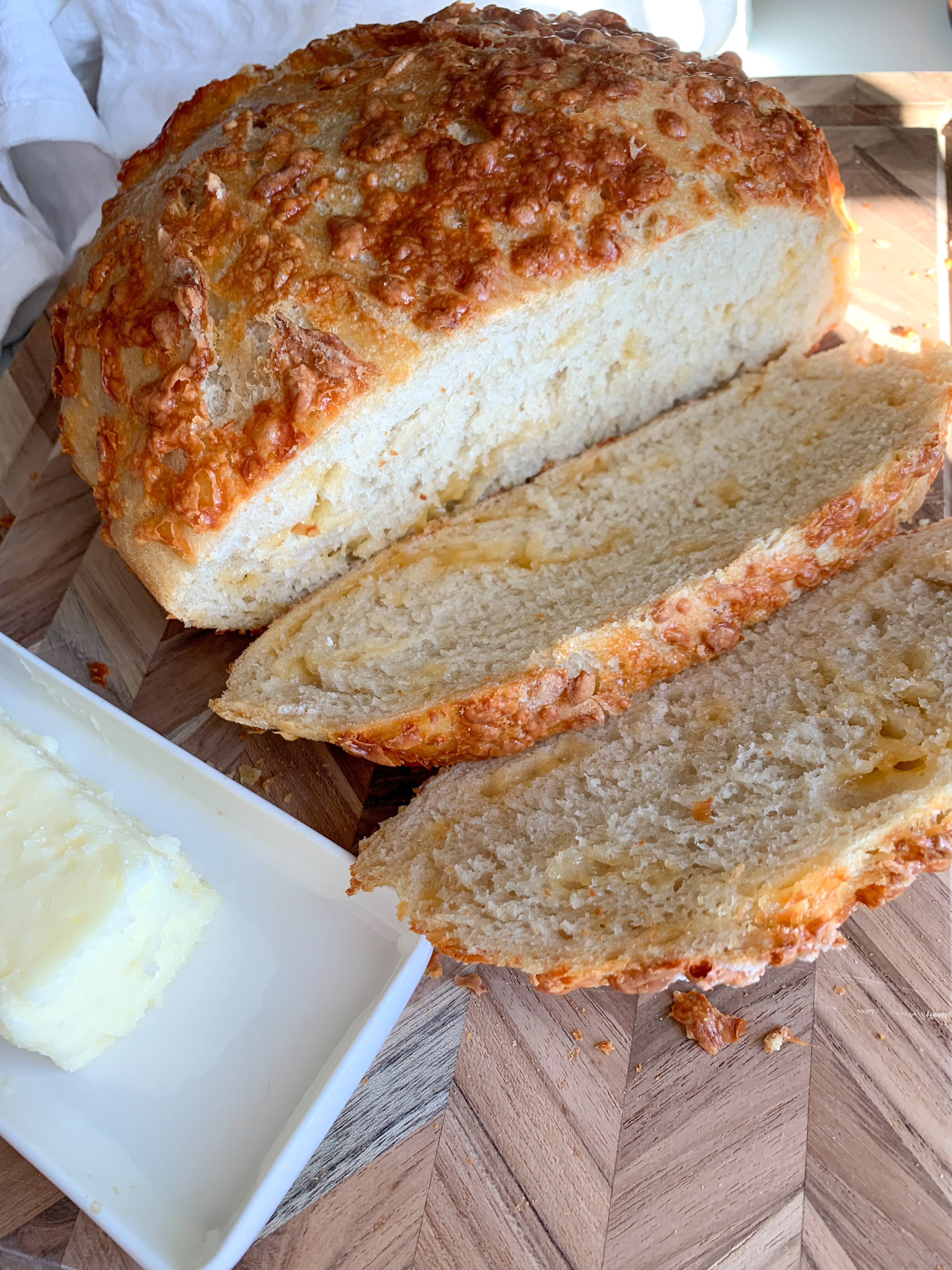 No Knead Cheesy Bread: Effortless Recipe